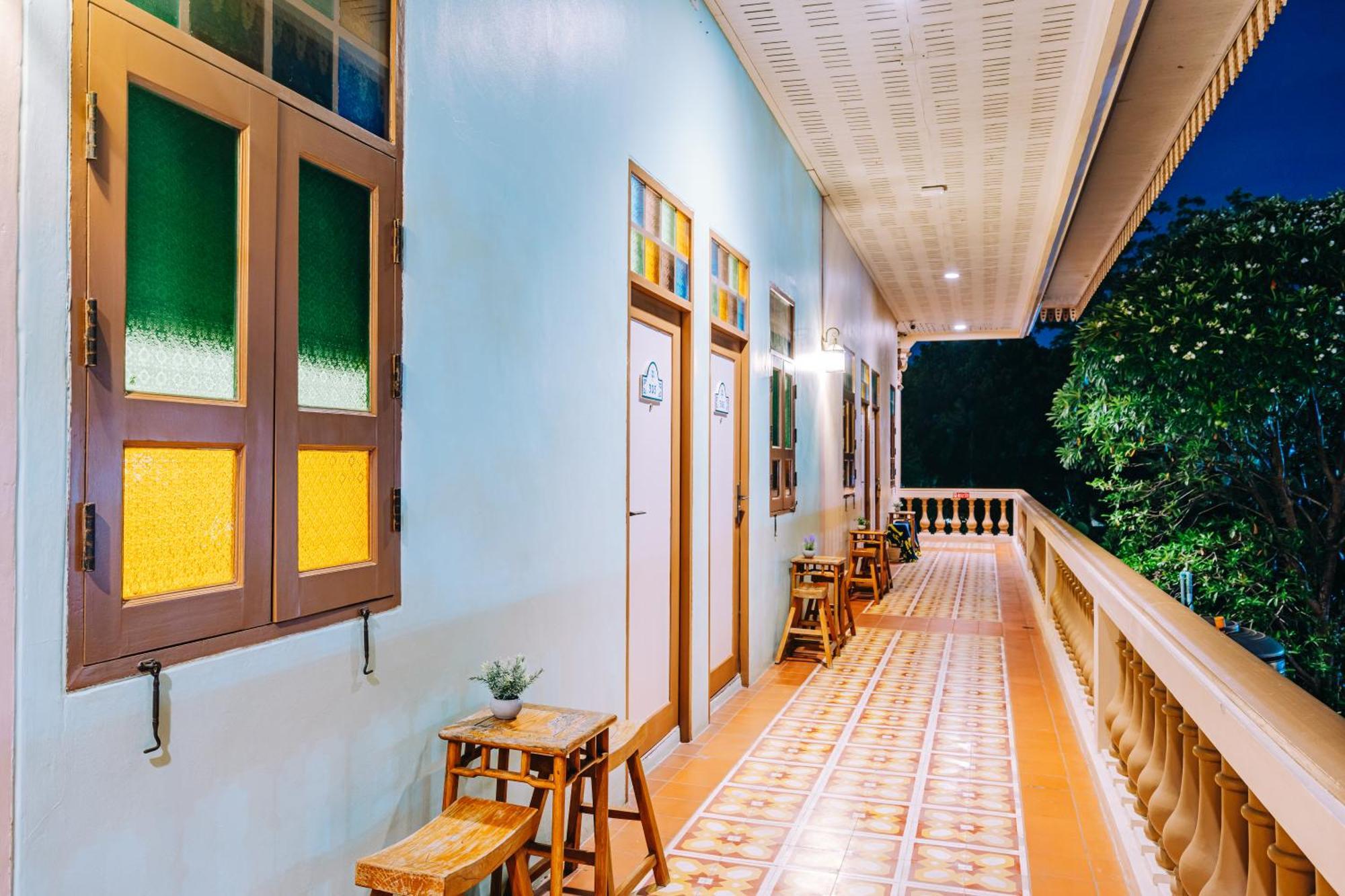 O'Nya Phuket Hotel Екстериор снимка