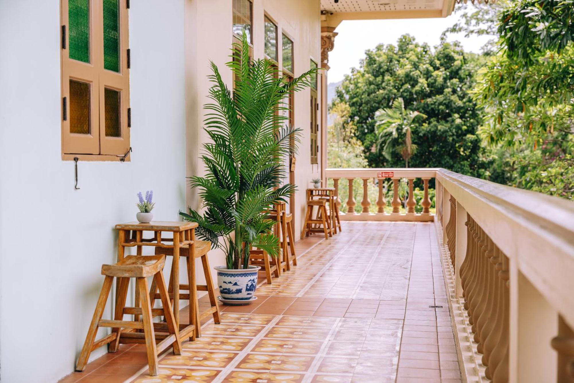 O'Nya Phuket Hotel Екстериор снимка