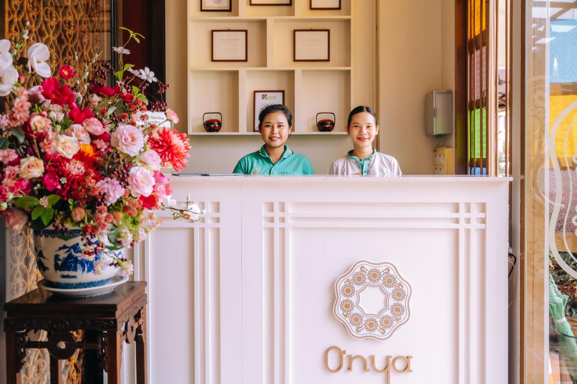 O'Nya Phuket Hotel Екстериор снимка